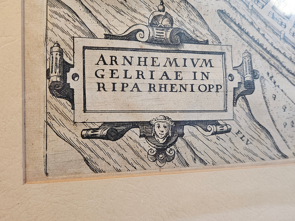 Authentieke Antieke Stadskaart Arnhem – Lodovico Guicciardini (ca. 1612) – Ingelijst (44,5 x 38 cm)