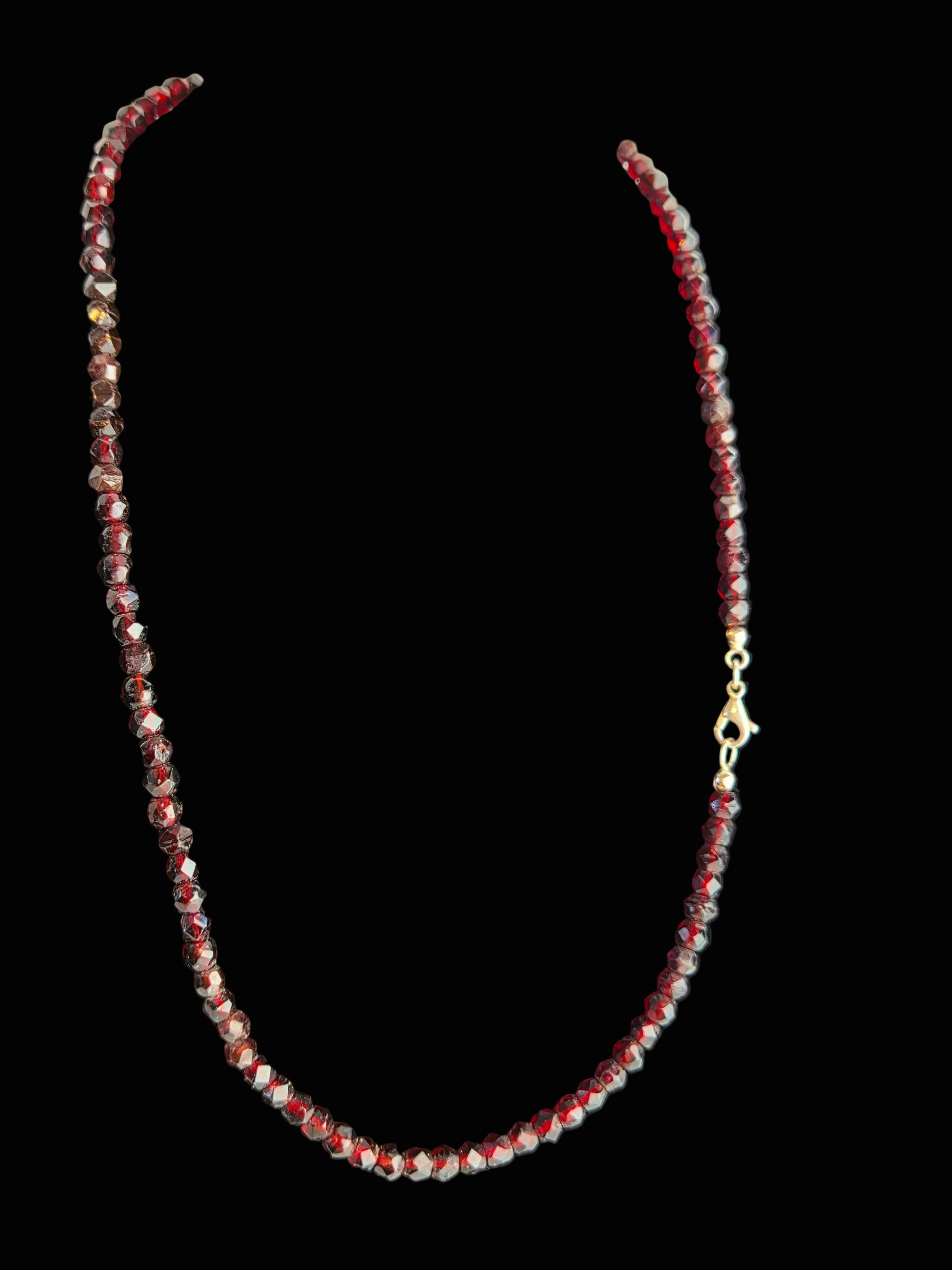 Vintage granaatkleurige glaskralen ketting – 43 cm – met zilveren slot