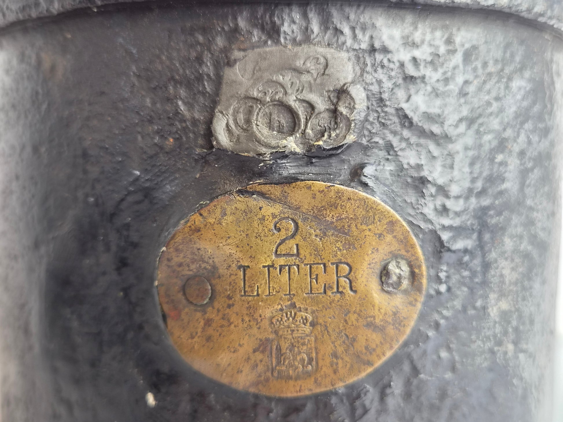 Antieke Geijkte IJzeren Inhoudsmaat – 2 Liter – Nederlandse Handelsmaat - Middelburg