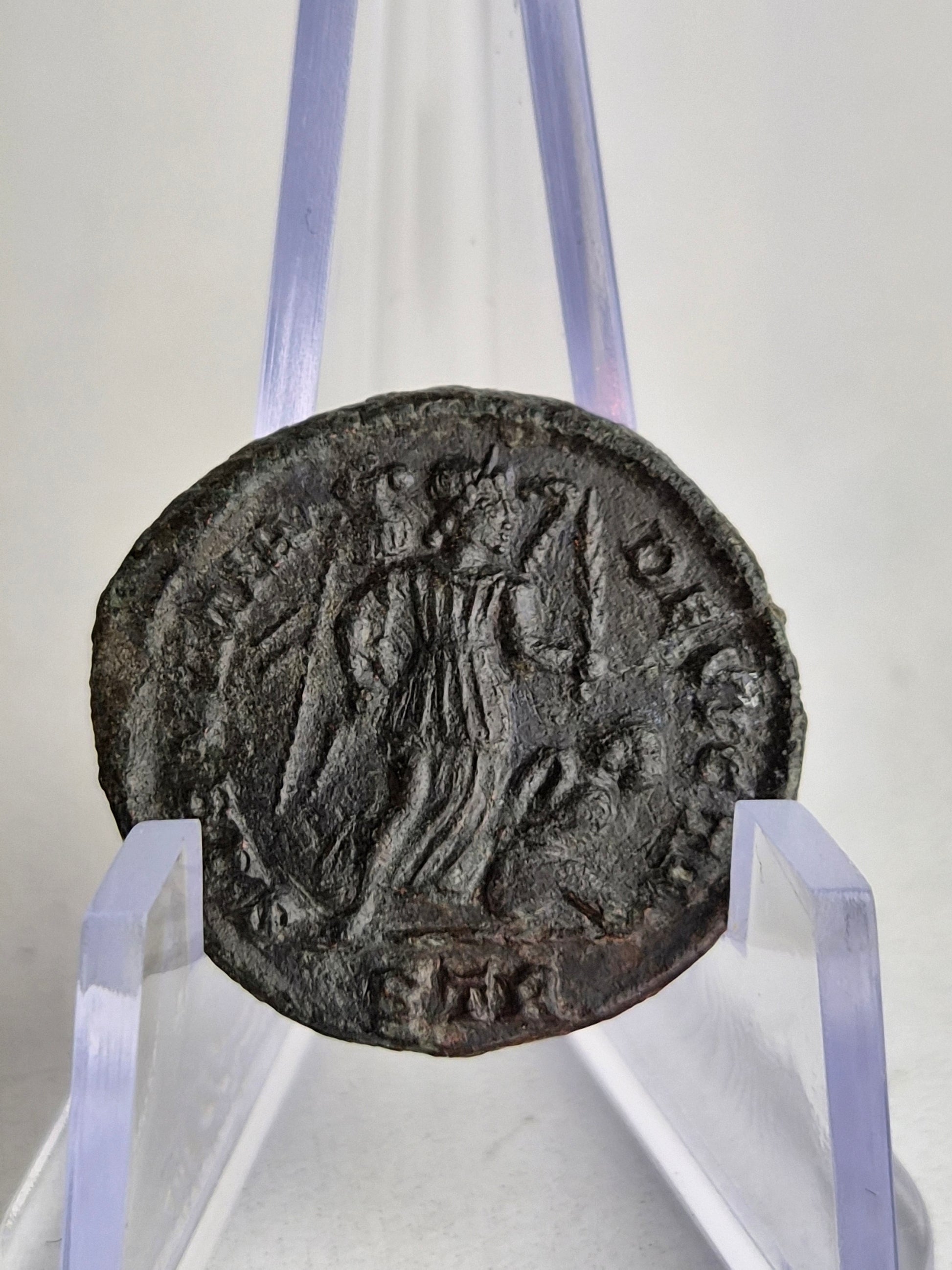 Romeinse Munt - Bronzen Follis van Constantijn de Grote – Sarmatia Devicta (323-324 n.Chr.)