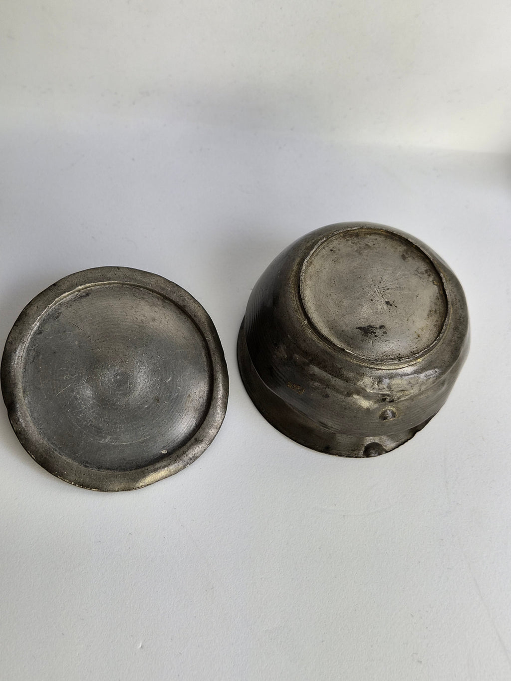Antiek Tinnen Kinderservies van I.H. Bours (1791-1842) – Origineel 19e-eeuws Speelgoed uit Venlo