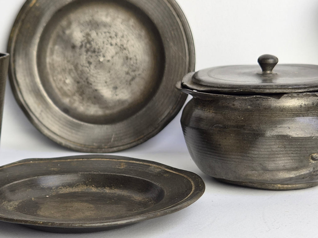 Antiek Tinnen Kinderservies van I.H. Bours (1791-1842) – Origineel 19e-eeuws Speelgoed uit Venlo