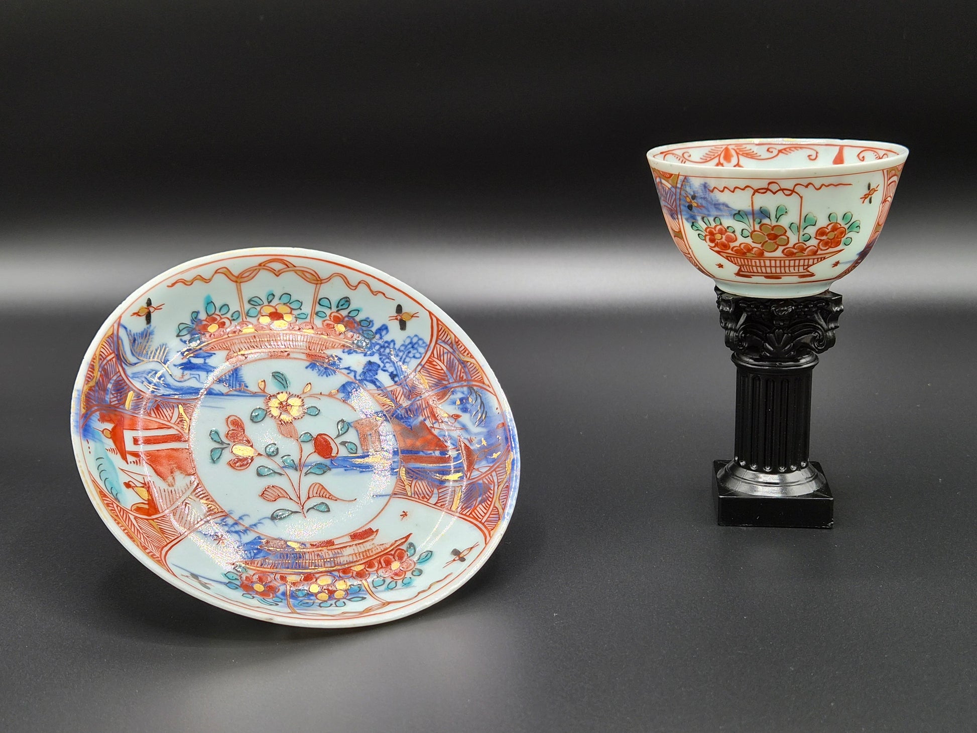 Antiek Chinees Porseleinen Kop en Schotel – Amsterdams Bont – Handbeschilderd - Qing-dynastie (Qianlong-periode, ca. 1740-1760)