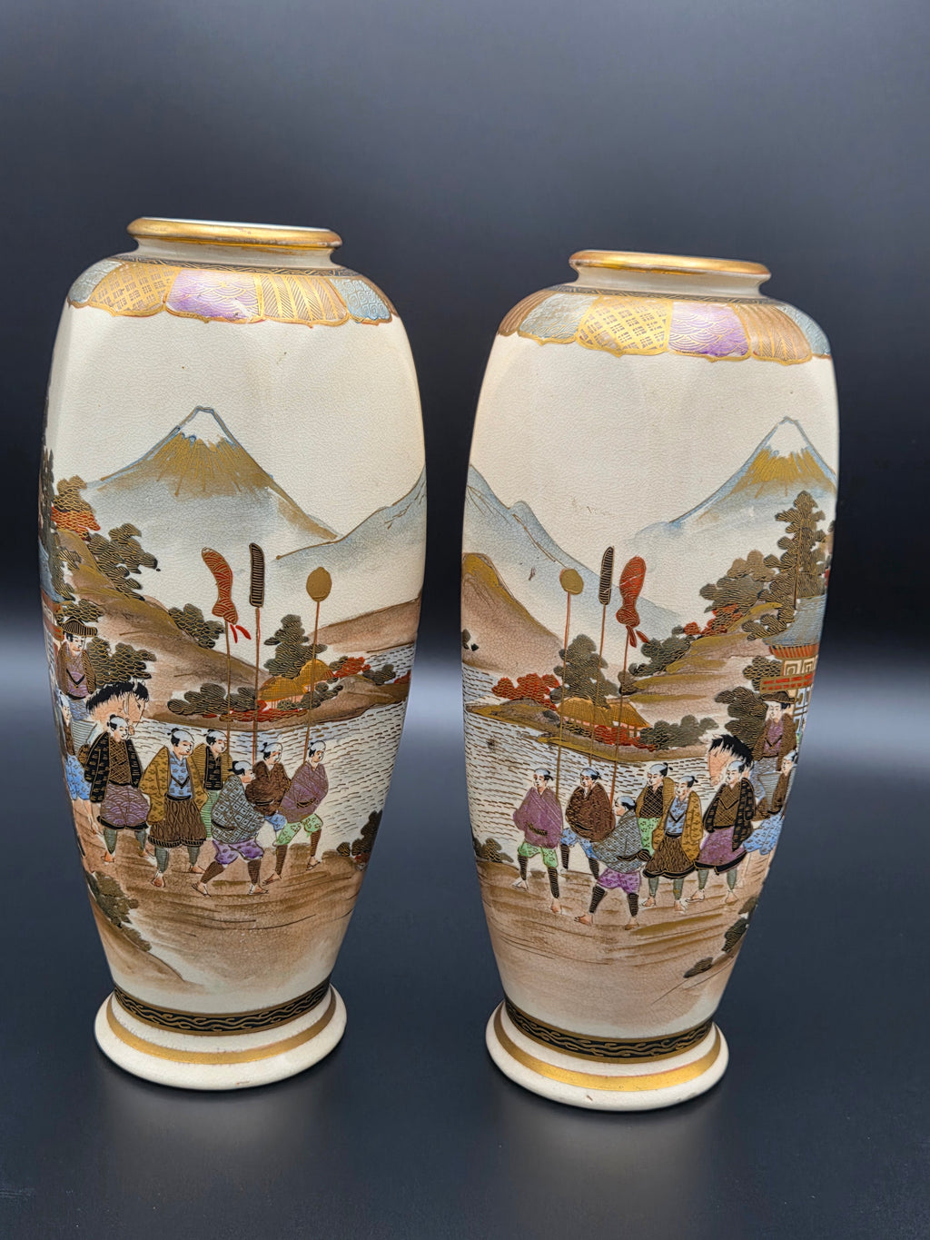Antiek Spiegelpaar Satsuma Vazen 25 cm | Berg Fuji | Shimazu Mon | Japans Porselein