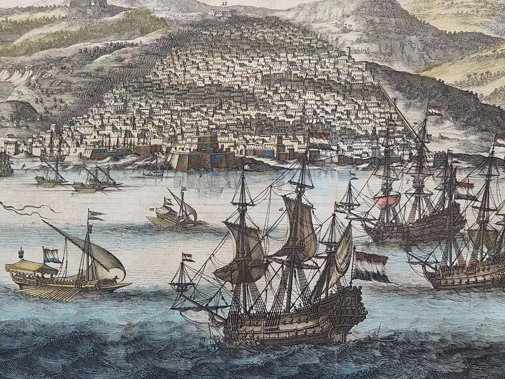Antieke Handgekleurde Gravure ‘De Stad Algiers’ – Michiel de Ruyter voor Algiers – 17e-eeuwse Zeegeschiedenis – Ingelijst