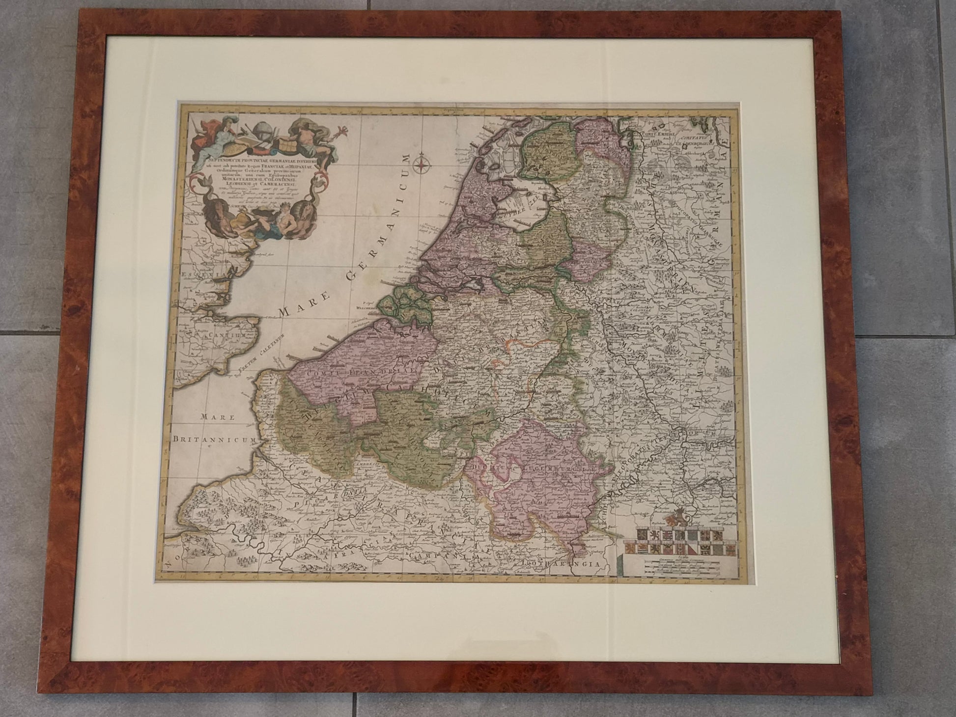 Antieke Handgekleurde Kaart van de Zeventien Provinciën – Petrus Schenk naar Nicolaes Visscher (1704) – Ingelijst