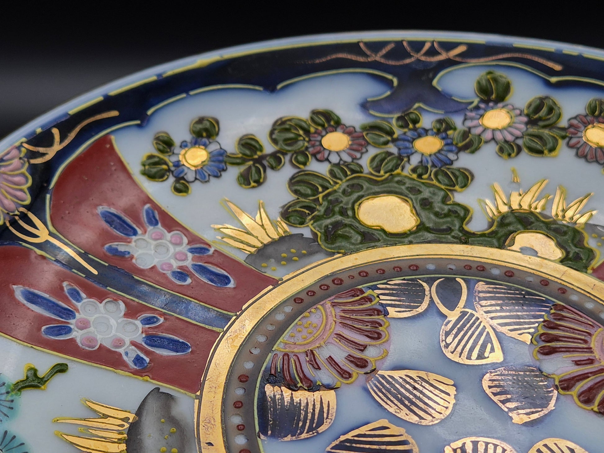 Prachtig Antiek Japans Imari Porseleinen Schoteltje – Ø 18,6 cm - 19e Eeuw (Edo / Meiji)