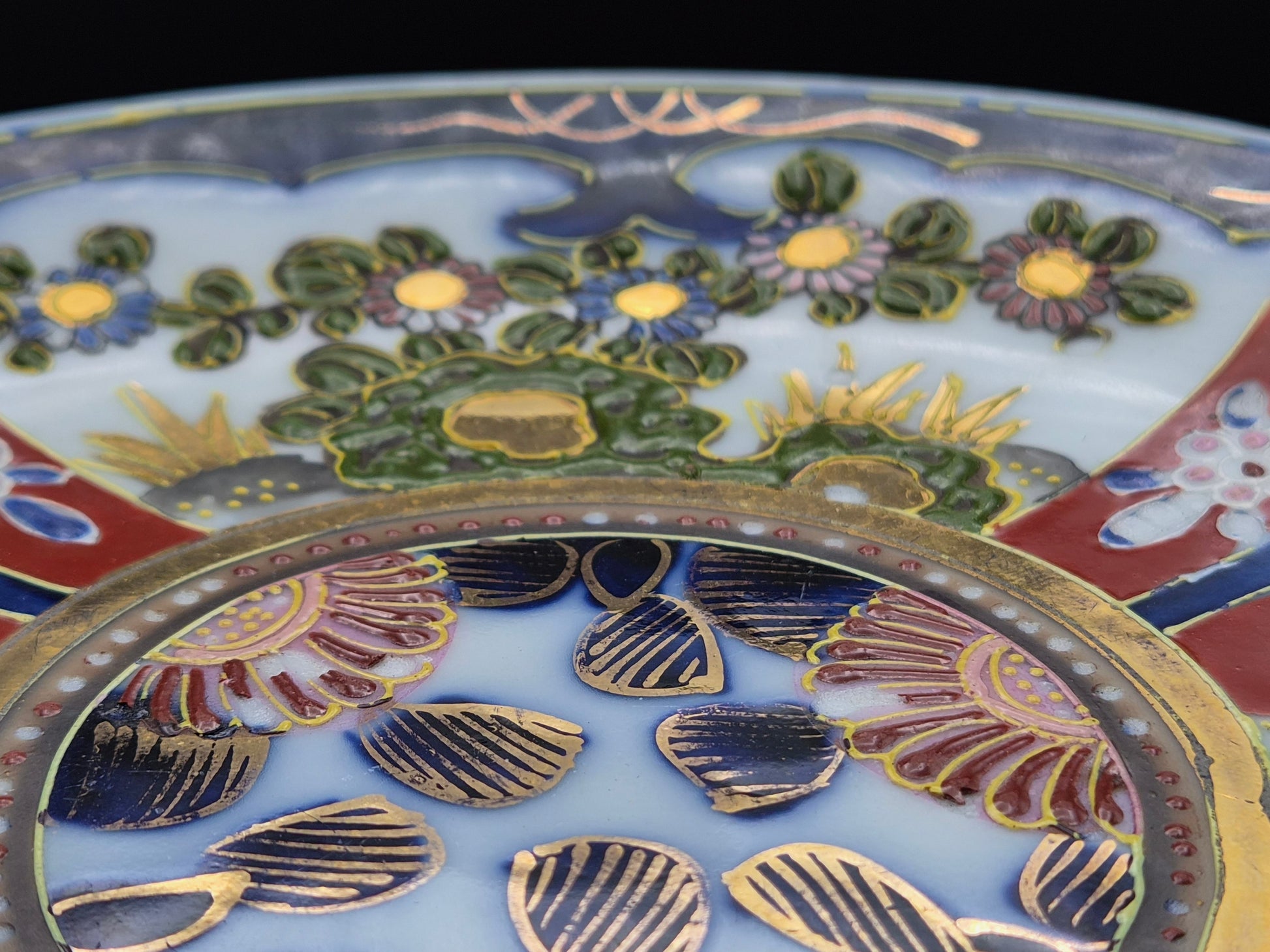 Prachtig Antiek Japans Imari Porseleinen Schoteltje – Ø 18,6 cm - 19e Eeuw (Edo / Meiji)