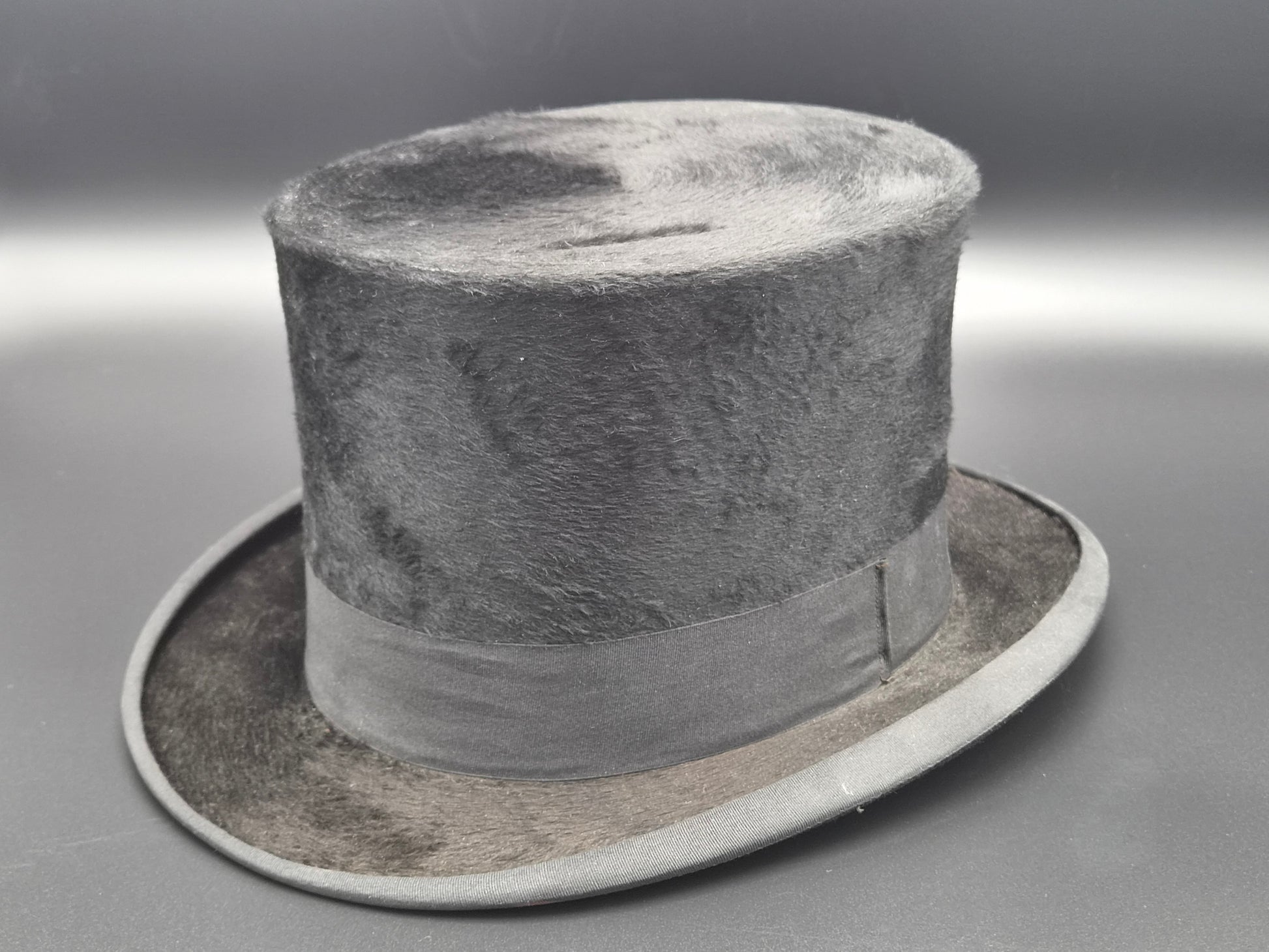 Antieke Hoge Hoed Molsvel incl. Originele Doos &amp; Handschoenen – Ed. Pelger Den Haag