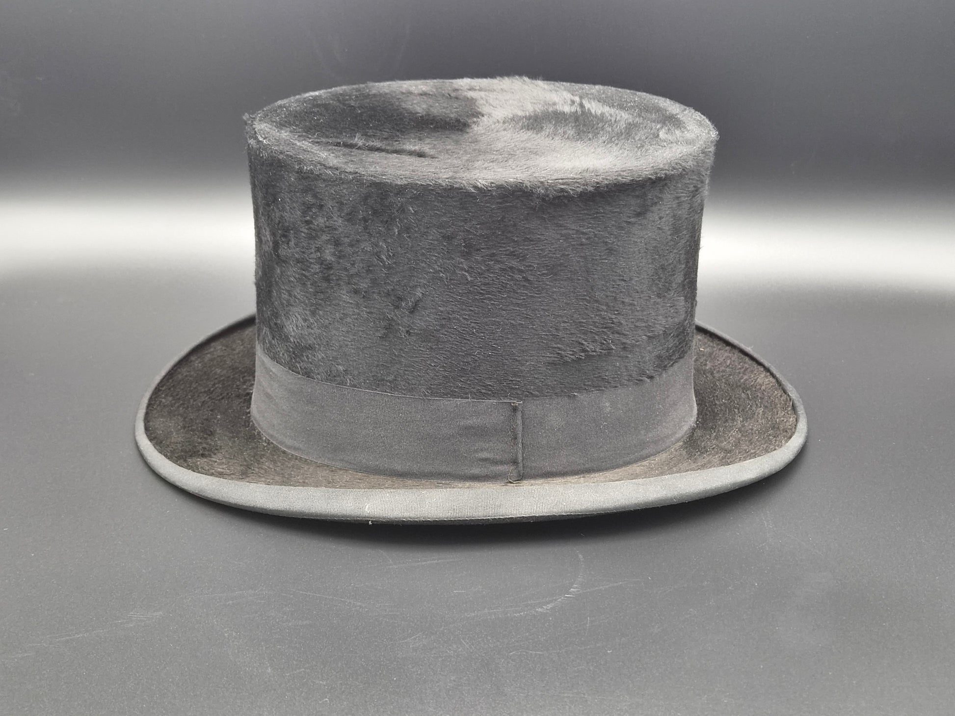 Antieke Hoge Hoed Molsvel incl. Originele Doos &amp; Handschoenen – Ed. Pelger Den Haag