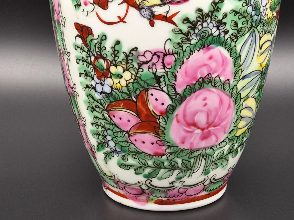 Antieke Chinese 'Famille Rose' Canton Vaas met Hofscènes – Ca. 1900
