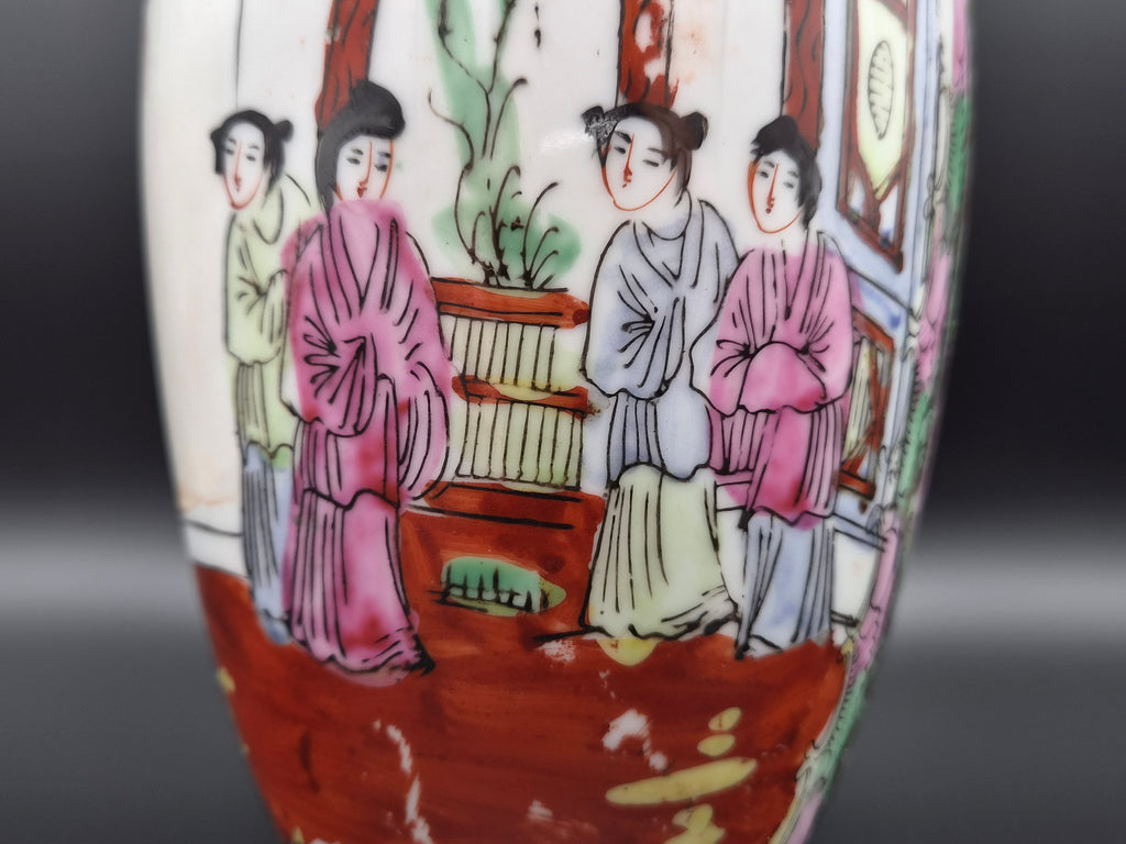 Antieke Chinese 'Famille Rose' Canton Vaas met Hofscènes – Ca. 1900