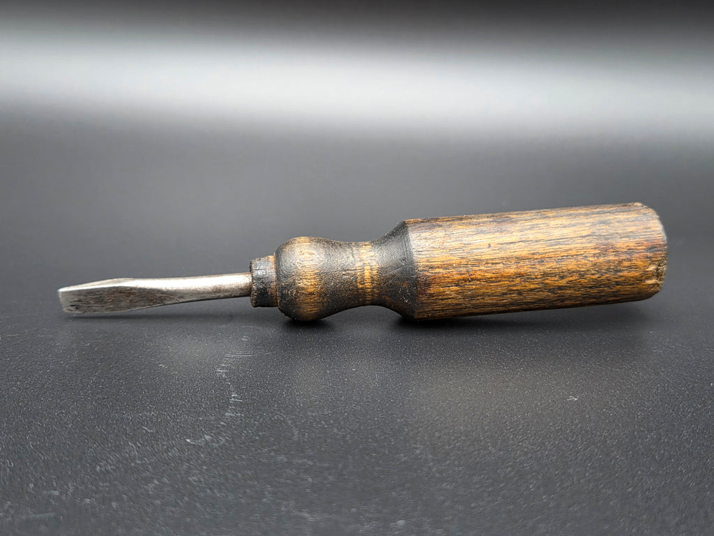 Antieke Meubelmakers Schroevendraaier met Houten Peerheft – Ca. 1900