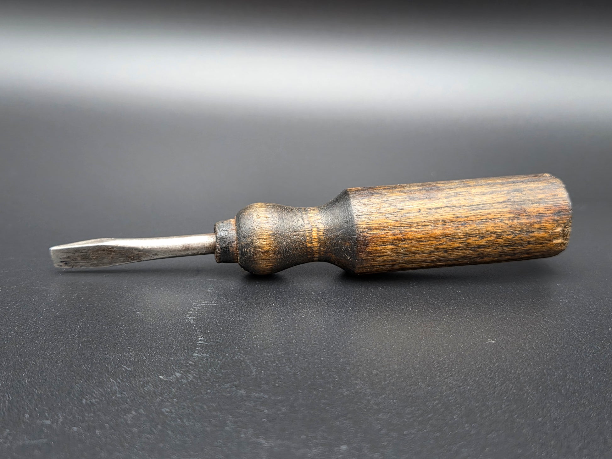 Antieke Meubelmakers Schroevendraaier met Houten Peerheft – Ca. 1900