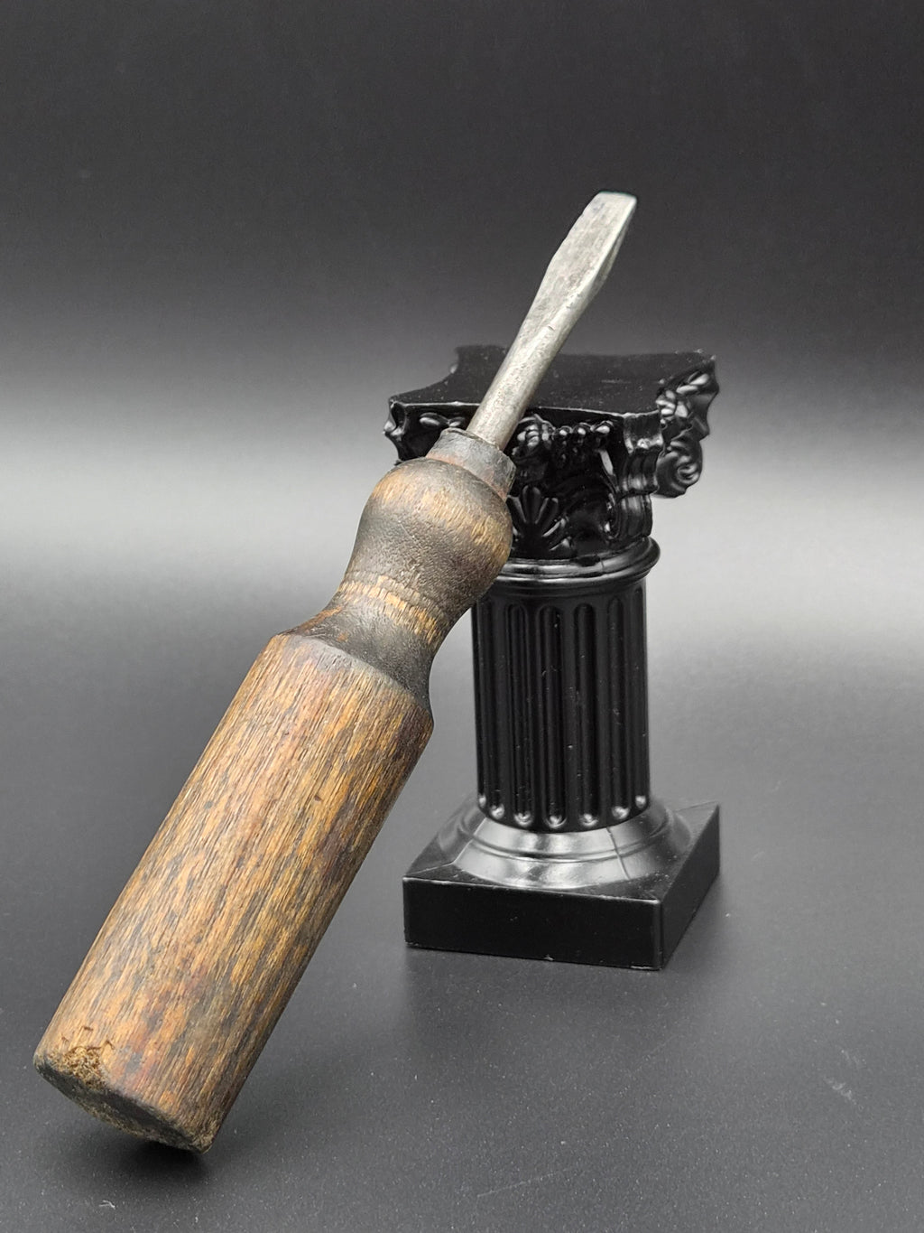 Antieke Meubelmakers Schroevendraaier met Houten Peerheft – Ca. 1900