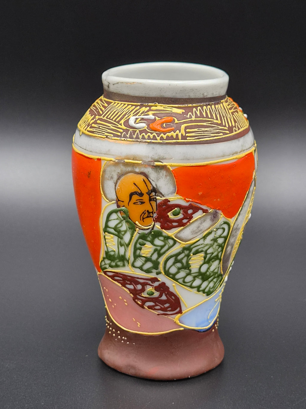 Vintage Japans Satsuma-stijl Porseleinen Vaasje – Godin Kannon &amp; Arhats (9,2 cm)