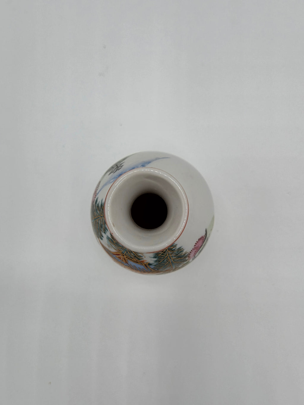 Antieke Japanse Kutani Miniatuurvaas – Handbeschilderd Landschap met Pagode – ca. 1920-1940