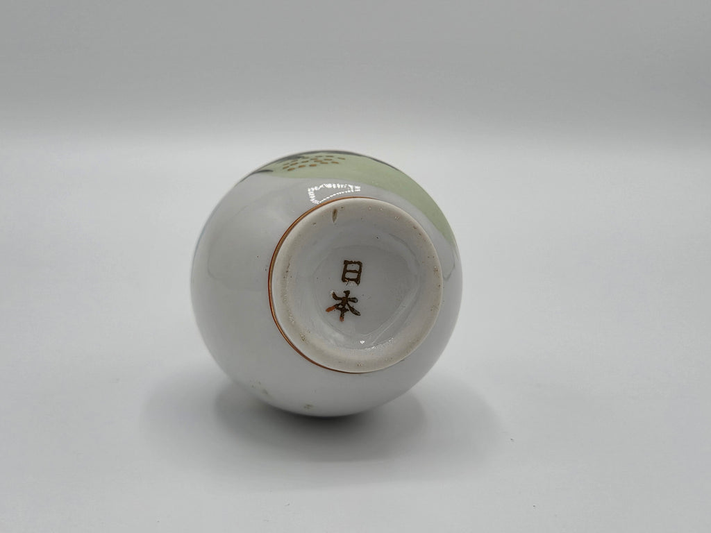 Antieke Japanse Kutani Miniatuurvaas – Handbeschilderd Landschap met Pagode – ca. 1920-1940