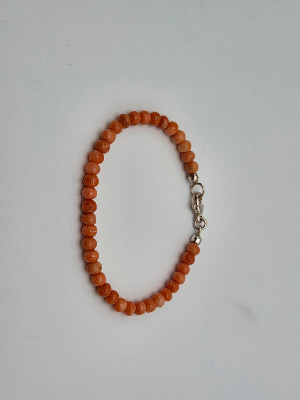 Bloedkoralen Kinderarmband – Zalmroze Koraal – Zilveren slotje