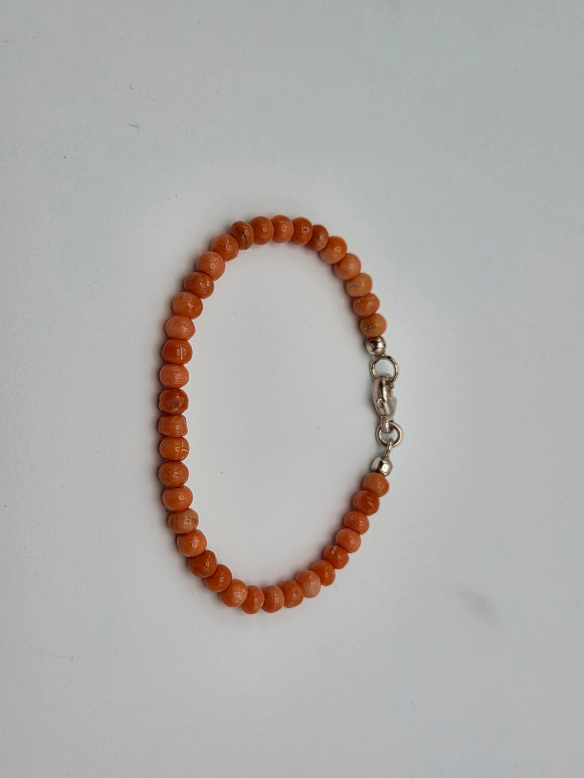 Bloedkoralen Kinderarmband – Zalmroze Koraal – Zilveren slotje