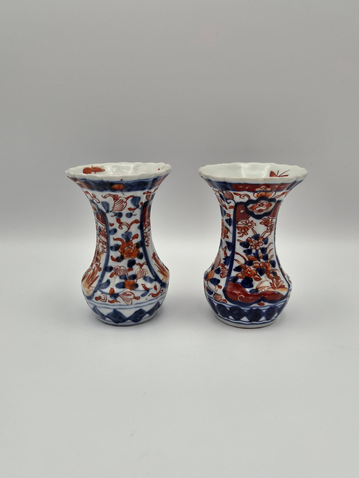 Paar Japanse Imari Vaasjes – Blauw & IJzerrood – ca. 1900