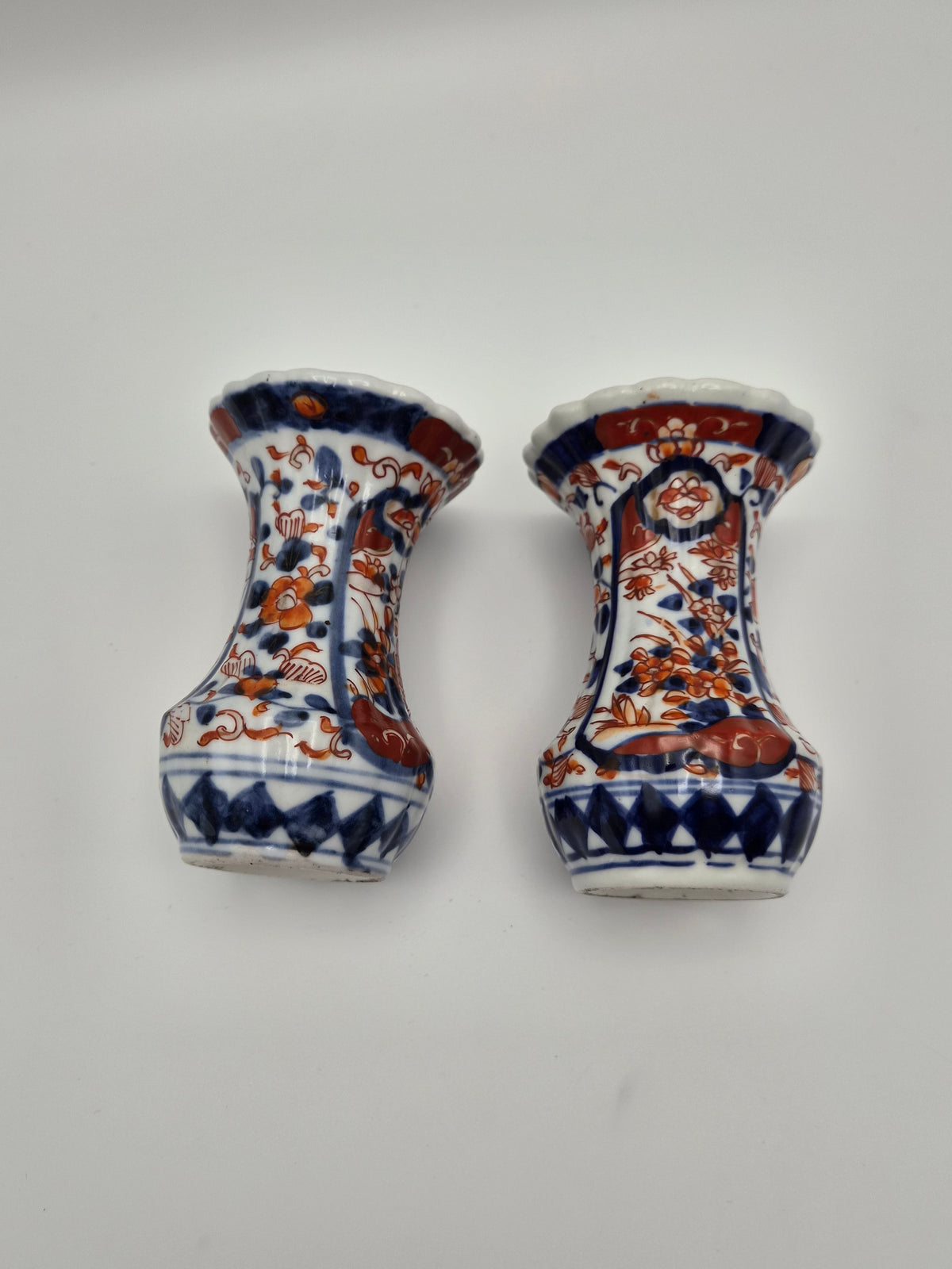 Paar Japanse Imari Vaasjes – Blauw & IJzerrood – ca. 1900