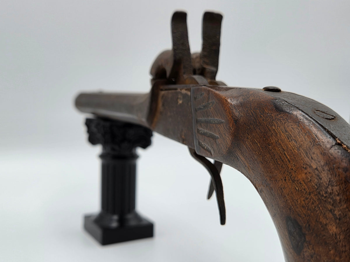 Antiek Dubbelloops Percussie Pistool (ca. 1850) in Wandvitrine – Unieke Militaria Wanddecoratie