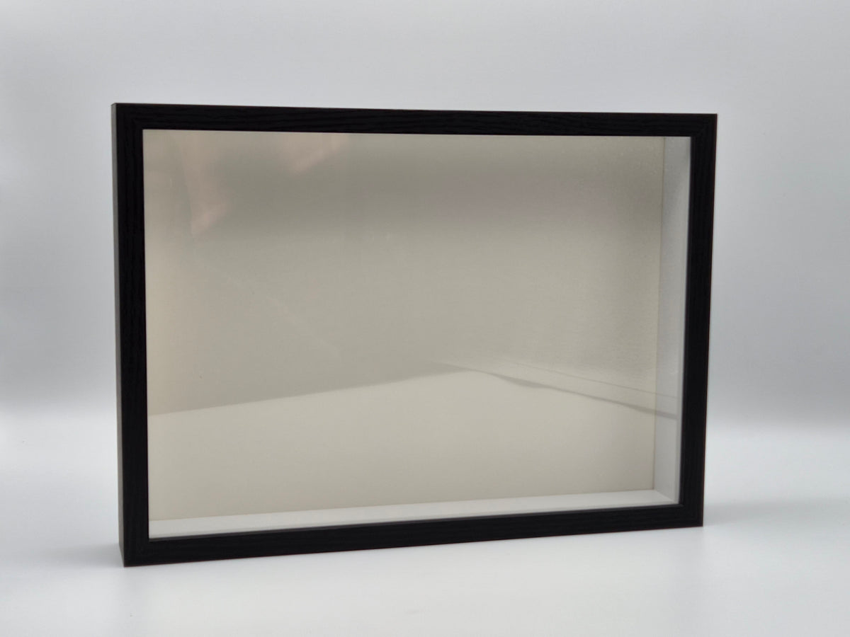 A4 Wandvitrine – Zwarte Displaybox voor Antiek & Verzamelobjecten