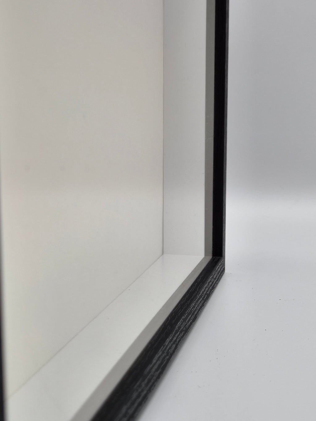 A4 Wandvitrine – Zwarte Displaybox voor Antiek & Verzamelobjecten
