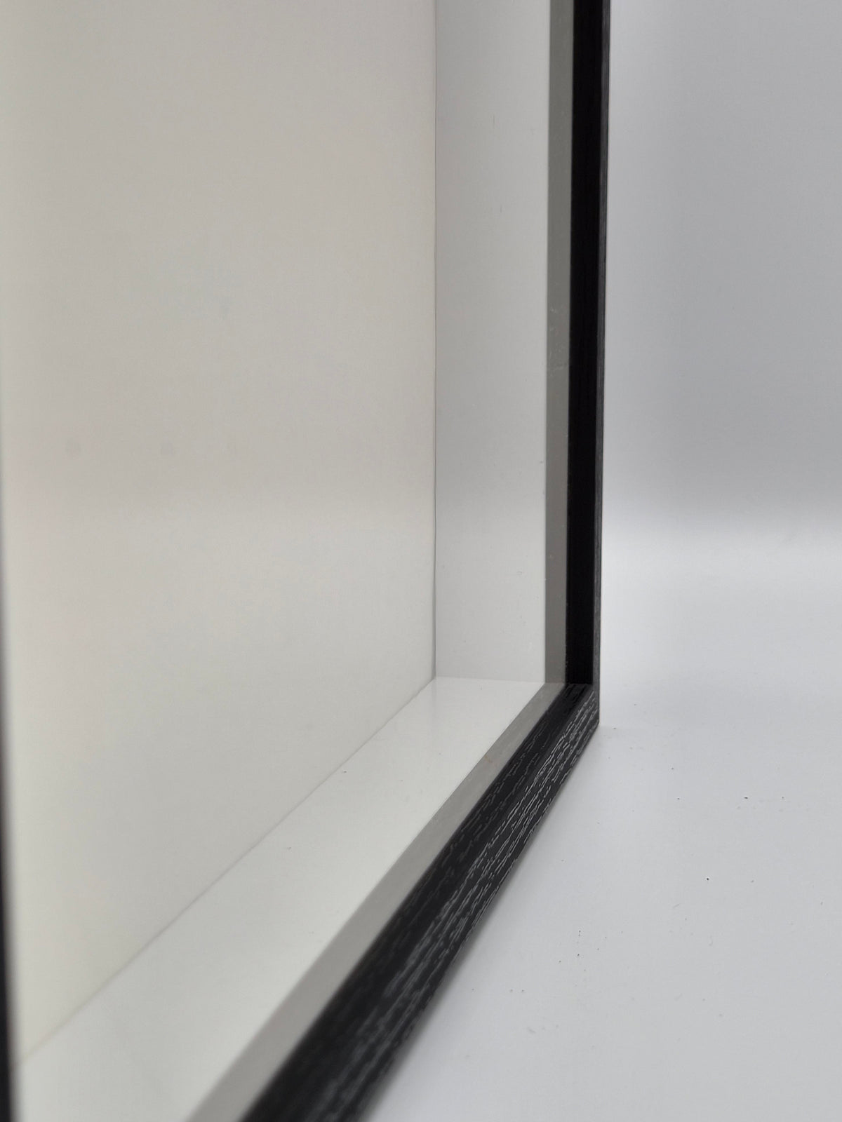 A4 Wandvitrine – Zwarte Displaybox voor Antiek & Verzamelobjecten