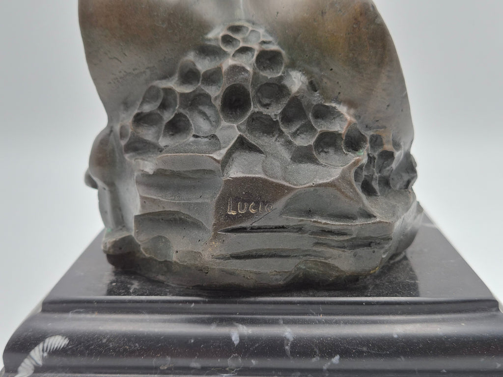 Bronzen Beeld op Zwart Marmer - Dame met Sjaal - 45 cm