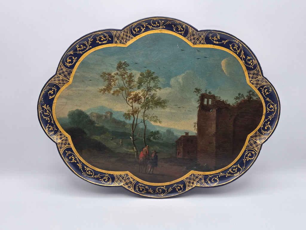 Handgeschilderd dienblad met ovale, geschulpte vorm en donkerblauwe goudomranding