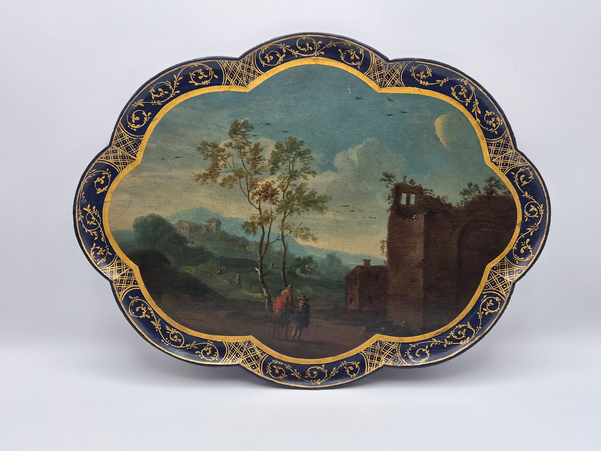 Handgeschilderd dienblad met ovale, geschulpte vorm en donkerblauwe goudomranding