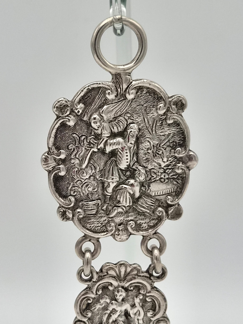 Antieke Zilveren Chatelaine Hanger – Nederlandse Neorococo – Bijbelse Voorstellingen
