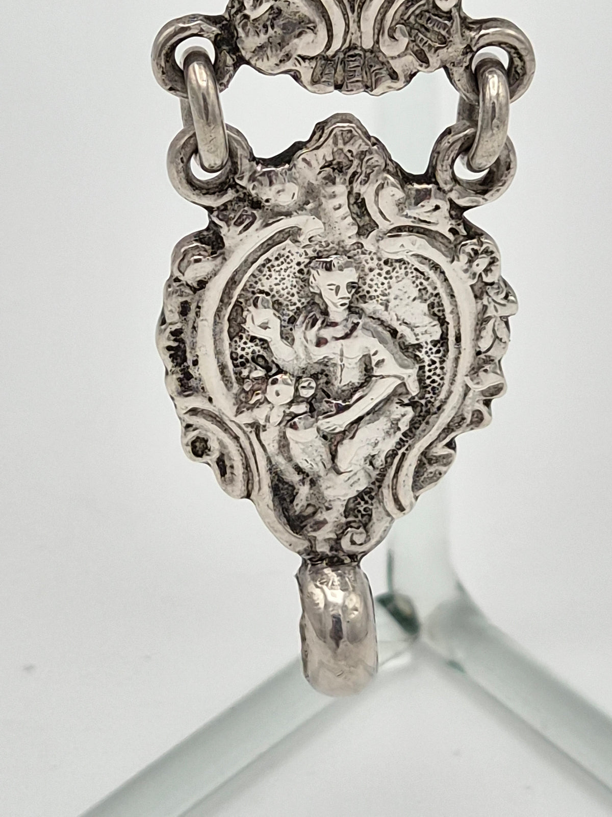 Antieke Zilveren Chatelaine Hanger – Nederlandse Neorococo – Bijbelse Voorstellingen