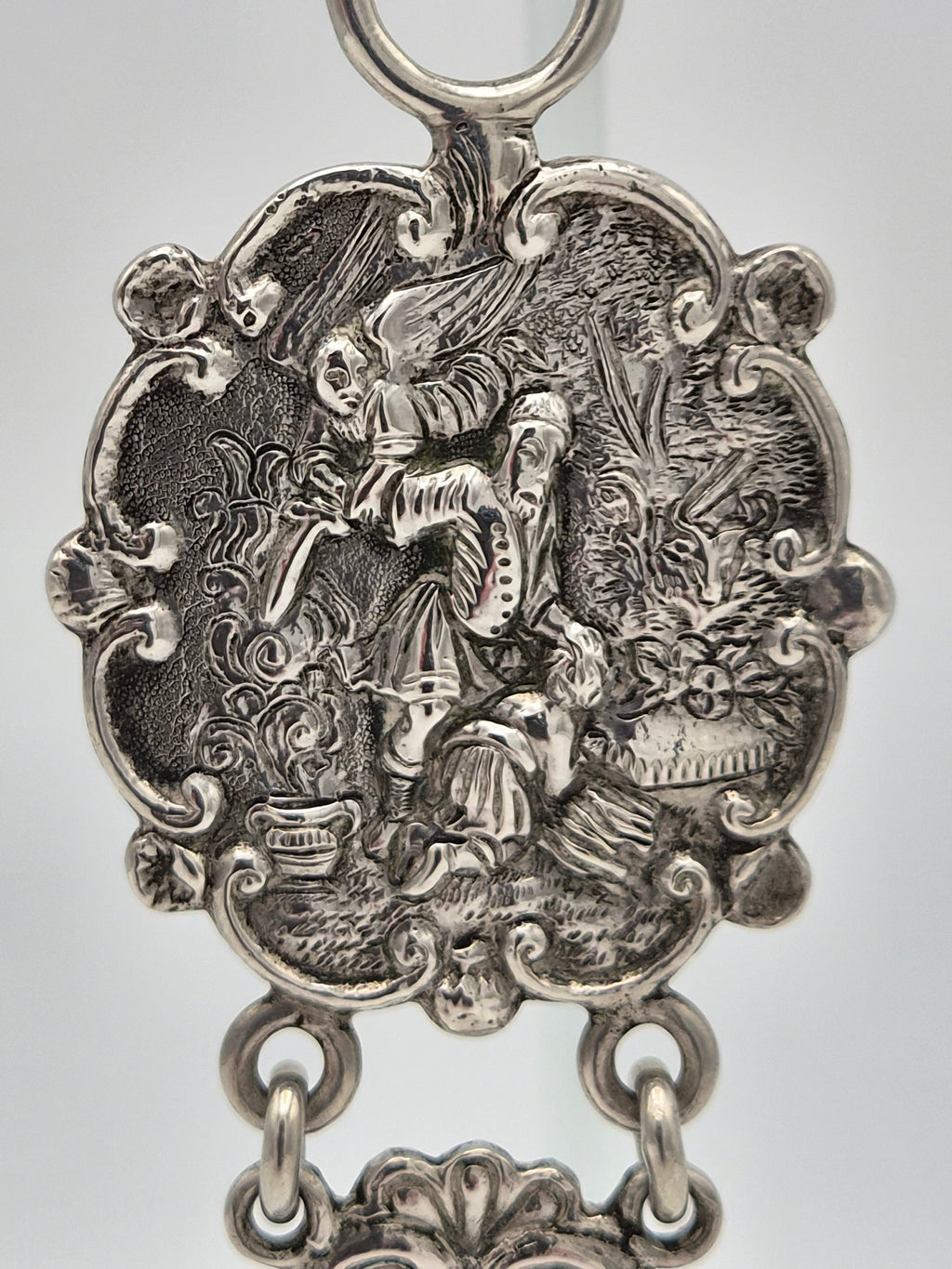 Antieke Zilveren Chatelaine Hanger – Nederlandse Neorococo – Bijbelse Voorstellingen