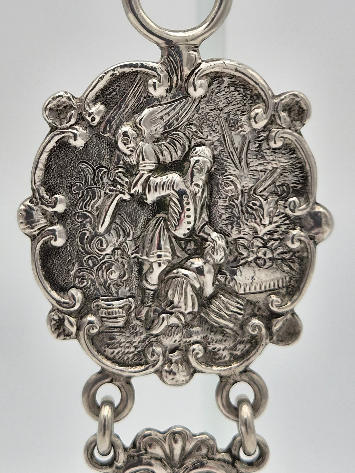 Antieke Zilveren Chatelaine Hanger – Nederlandse Neorococo – Bijbelse Voorstellingen