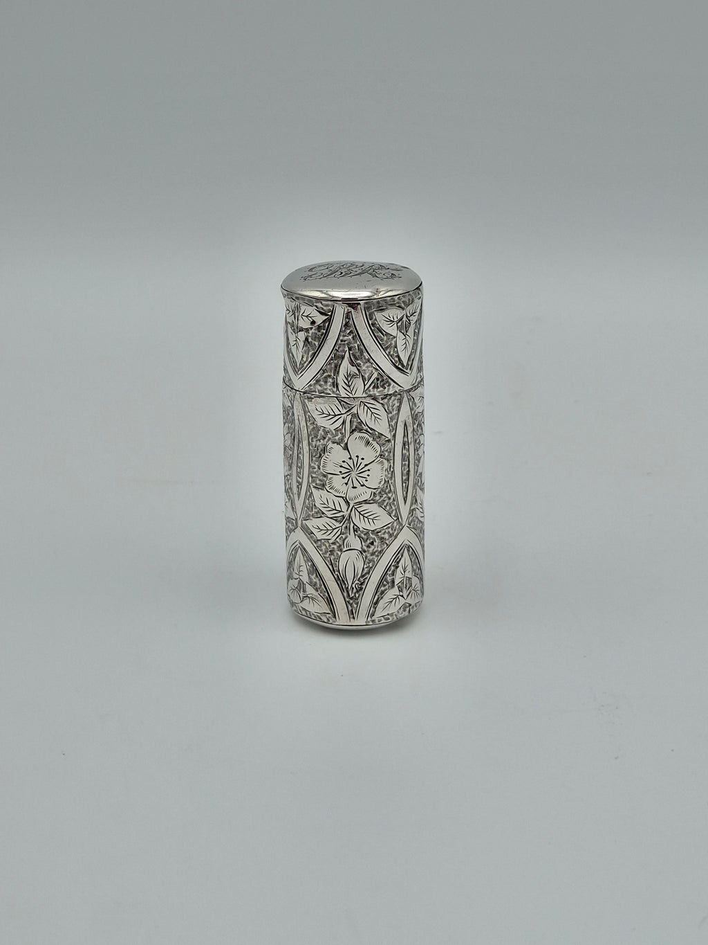 Victoriaans Zilveren Parfumflesje – Floraal Gegraveerd – H.T.B - Sterling