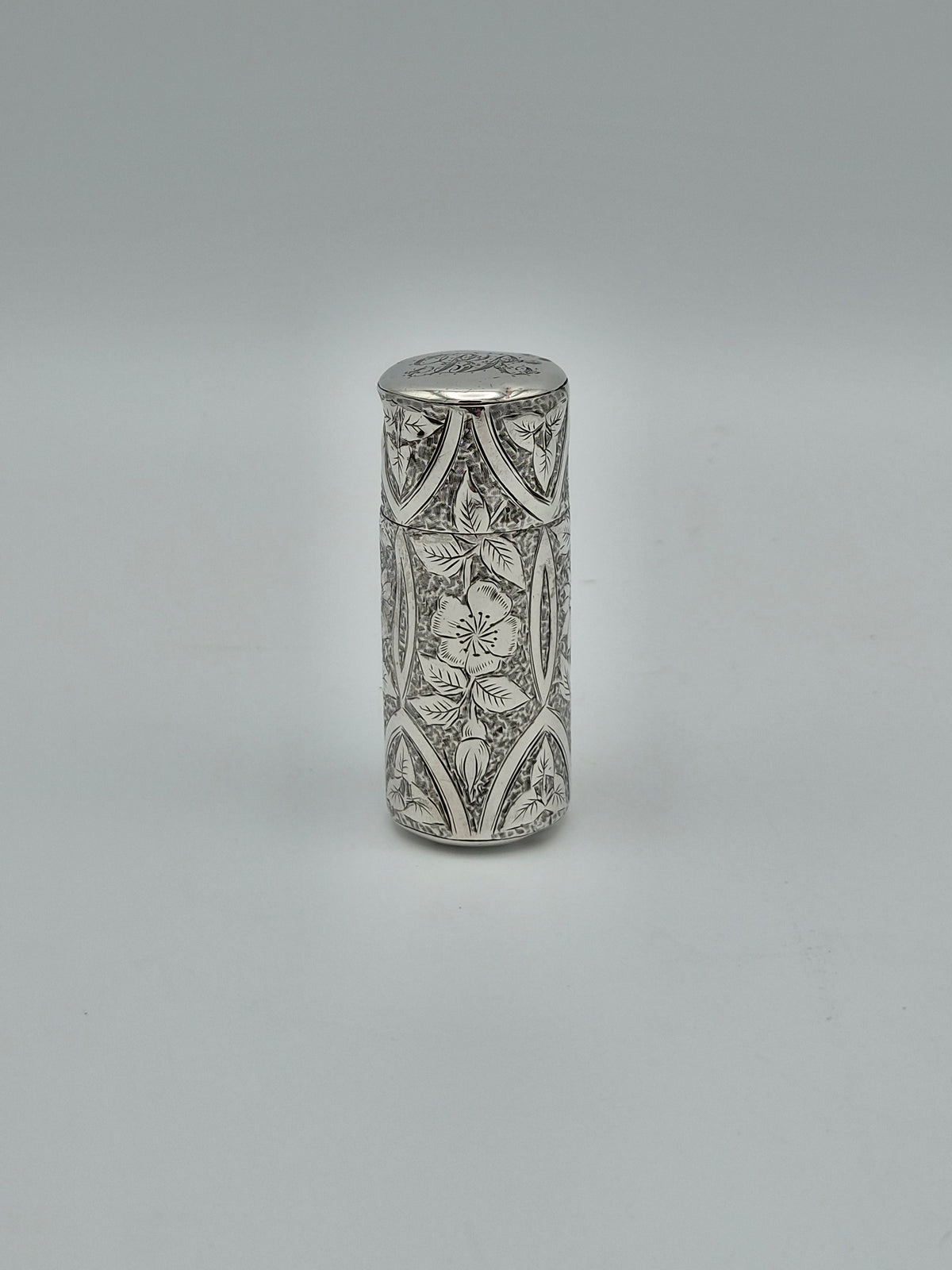Victoriaans Zilveren Parfumflesje – Floraal Gegraveerd – H.T.B - Sterling