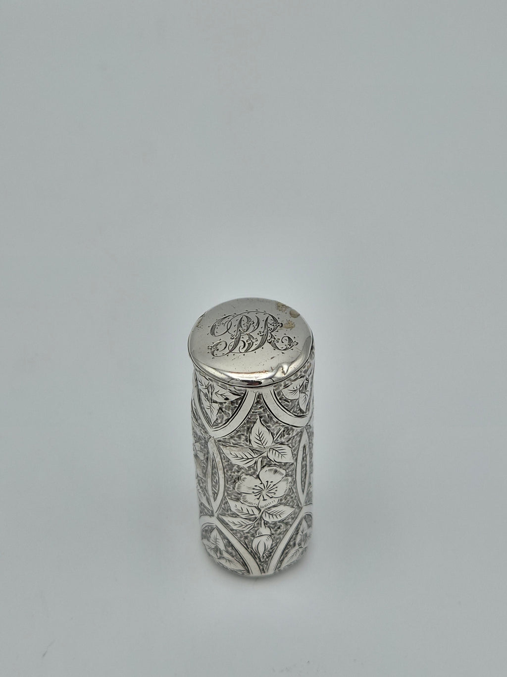 Victoriaans Zilveren Parfumflesje – Floraal Gegraveerd – H.T.B - Sterling