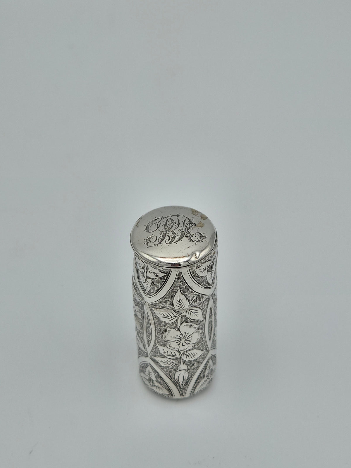 Victoriaans Zilveren Parfumflesje – Floraal Gegraveerd – H.T.B - Sterling