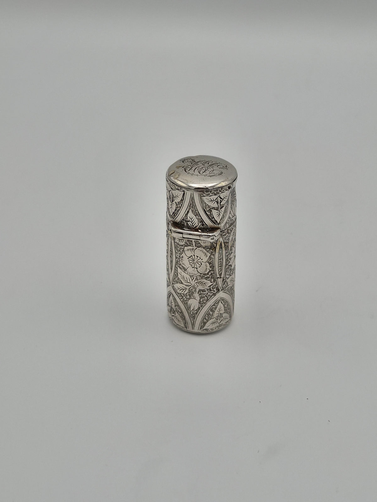 Victoriaans Zilveren Parfumflesje – Floraal Gegraveerd – H.T.B - Sterling