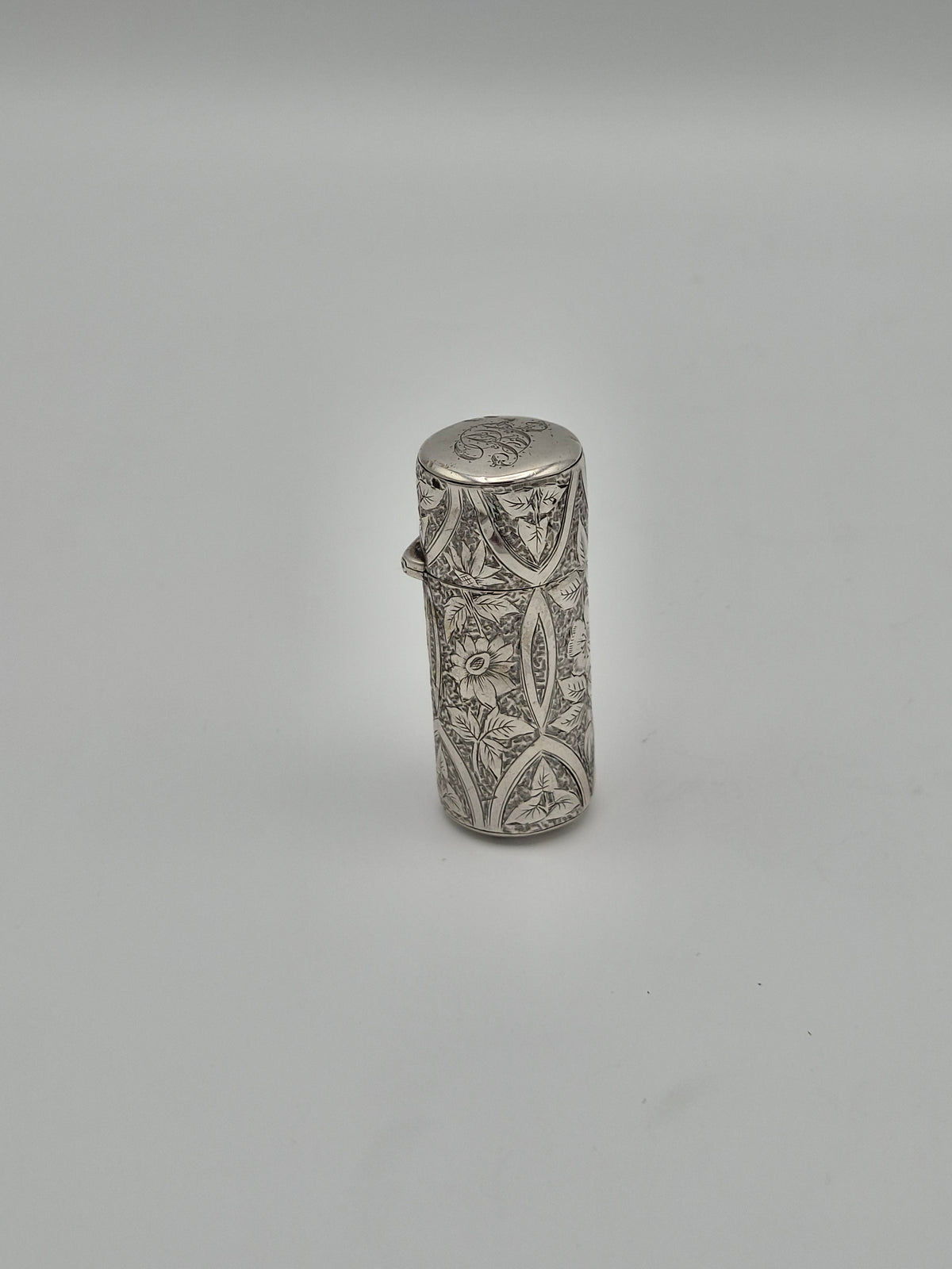 Victoriaans Zilveren Parfumflesje – Floraal Gegraveerd – H.T.B - Sterling