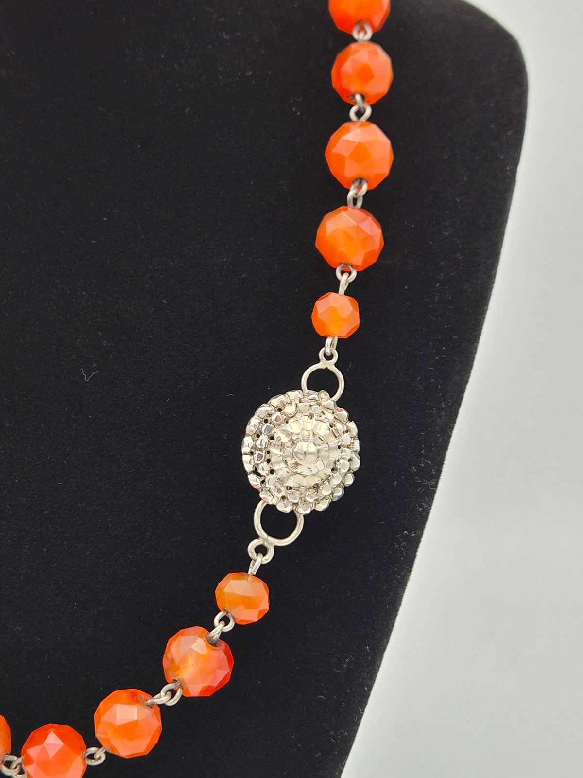 Antieke Carneool Ketting met Zilveren Sluiting – Nederlands Zilver
