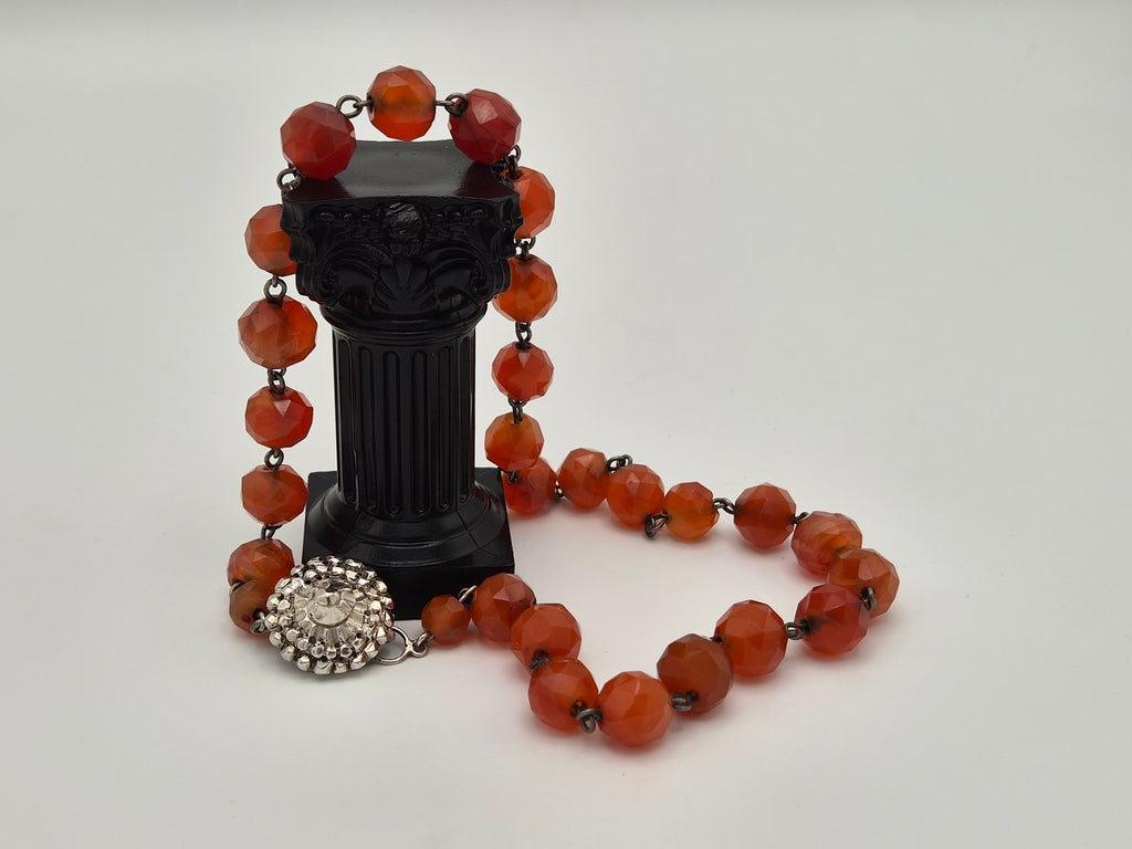 Antieke Carneool Ketting met Zilveren Sluiting – Nederlands Zilver