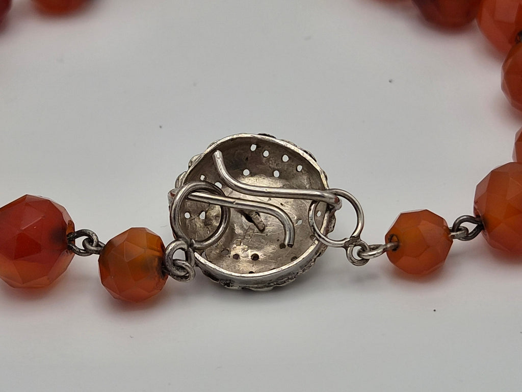 Antieke Carneool Ketting met Zilveren Sluiting – Nederlands Zilver
