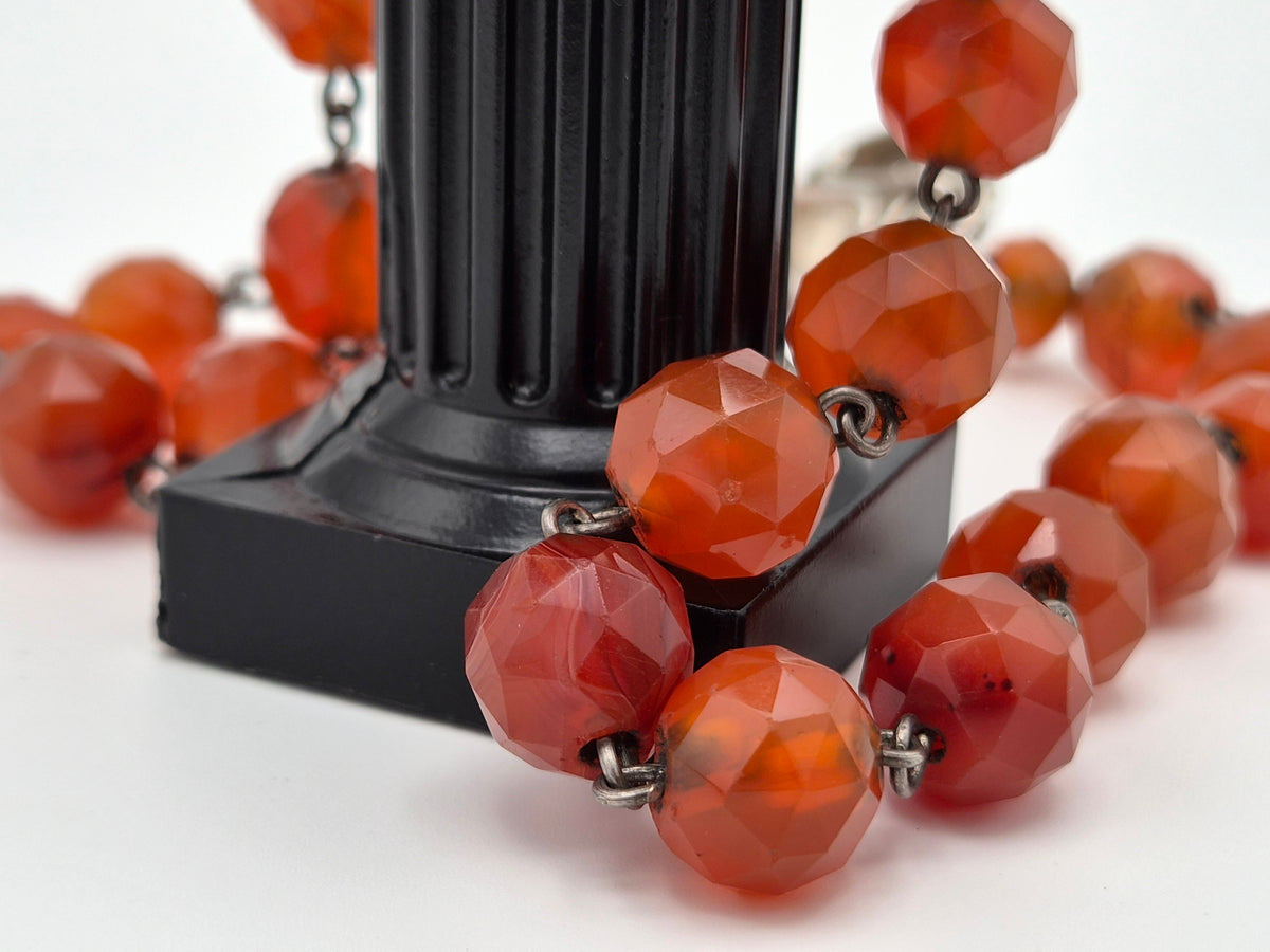 Antieke Carneool Ketting met Zilveren Sluiting – Nederlands Zilver