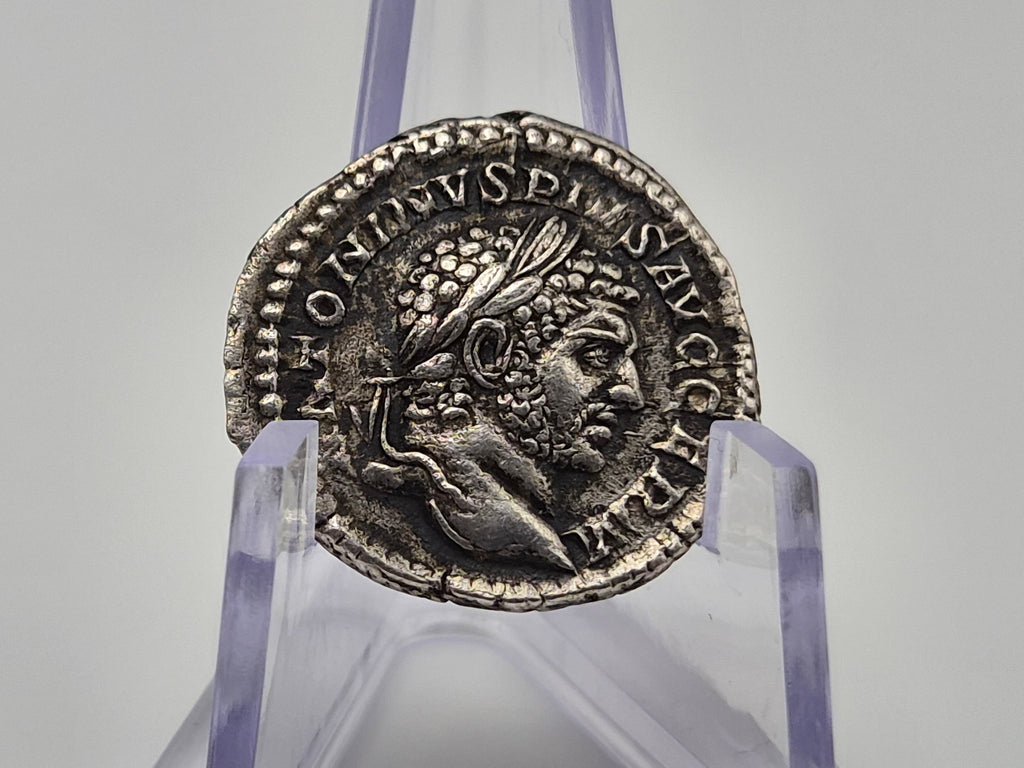 Romeinse zilveren denarius van Caracalla – Sol, ca. 216 n.Chr.