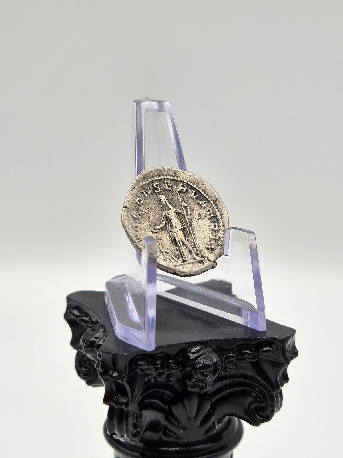 Romeinse zilveren denarius van Julia Maesa – Juno Conservatrix, 218–222 n.Chr.