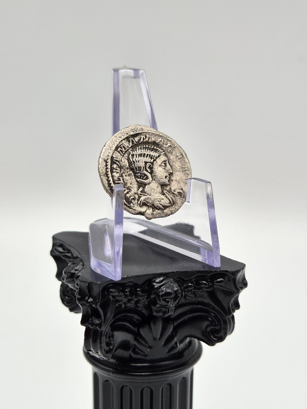 Romeinse zilveren denarius van Julia Maesa – Juno Conservatrix, 218–222 n.Chr.